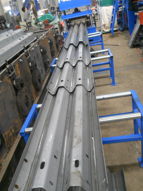 W Beam Guardrail Roll Forming Machine for Highway Guardrail Crash Barrier