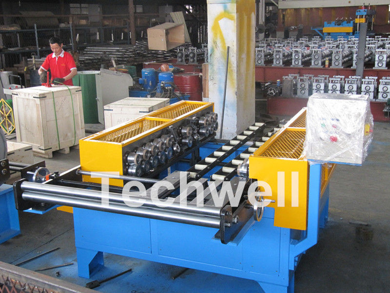 Simple Type Cold Roll Forming Equipment For Lateral Movement By Adjusted Side Handwheel